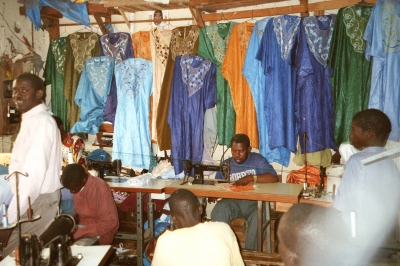 Kleider-Spenden vernichten Jobs in Afrika